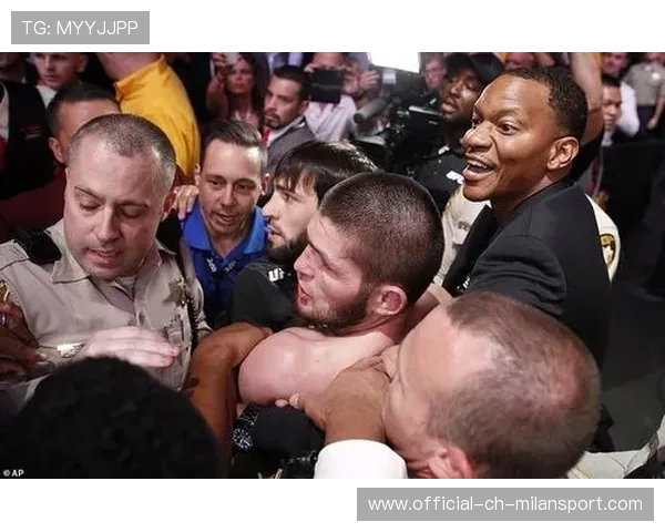 UFC 选手强吻对手引发混乱