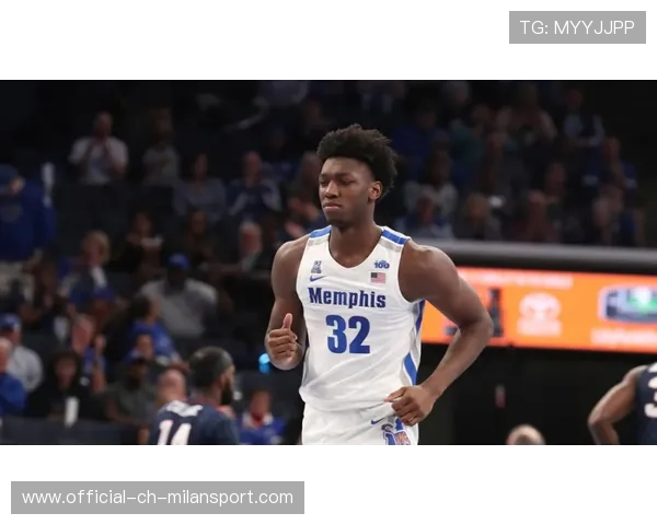 “罗密欧·冈萨雷斯的攻防转换与配合默契,为美洲狮队注入新动力” “罗密欧·冈萨雷斯的攻防转换与配合默契,为美洲狮队注入新动力”