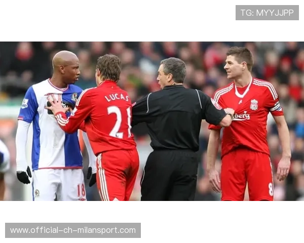 雅凯亮相利物浦基地，身价刷新后卫转会录